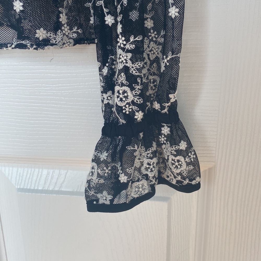 Intermix Blouse - Picture 4 of 5